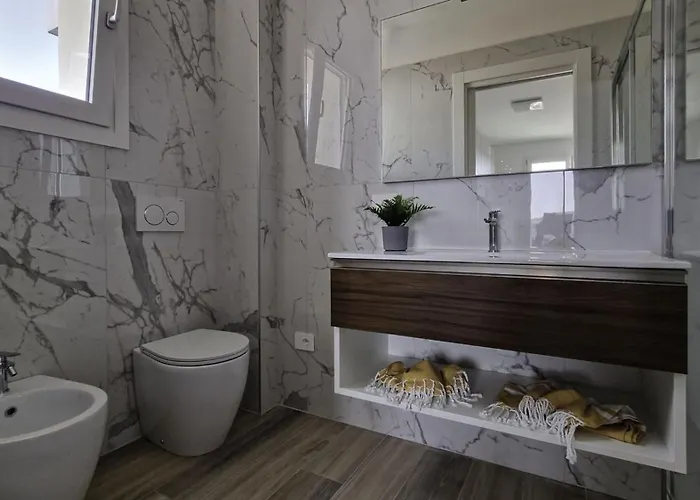 Apartmán Renovated Flat With Terrace In