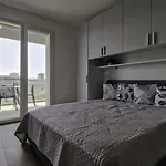 Renovated Flat With Terrace In Apartment