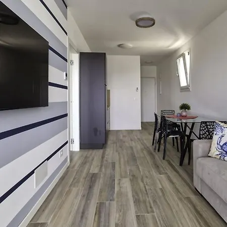 Renovated Flat With Terrace In *