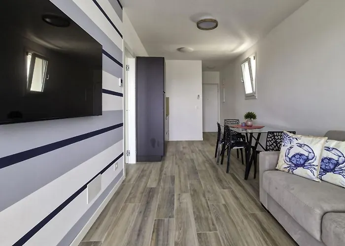 Renovated Flat With Terrace In *