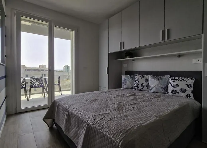 Renovated Flat With Terrace In شقة